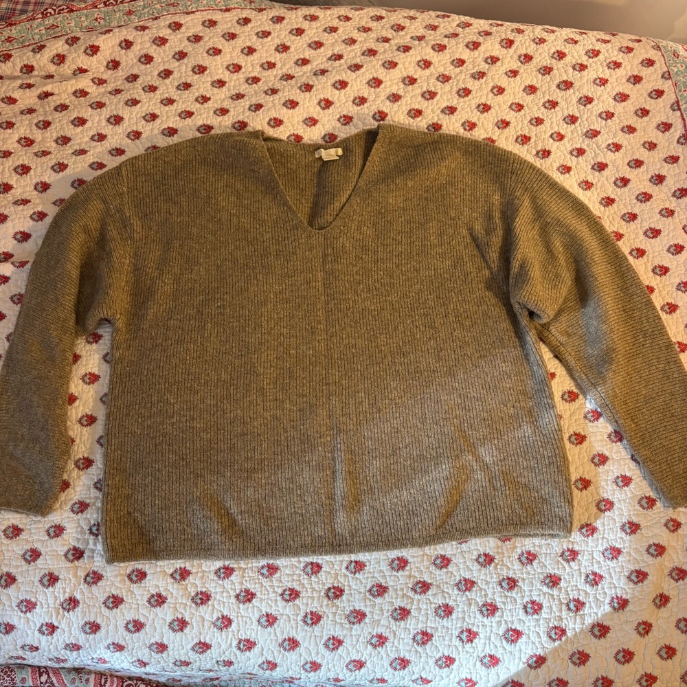 H&M premium wool blend V-neck sweater - Picture 3 of 11